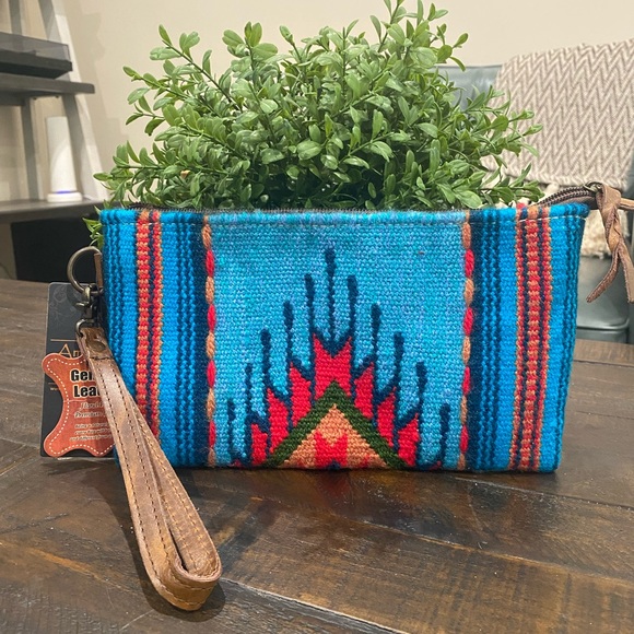 NWT American Darling Blue blanket bag with genuine leather wristlet strap - Picture 3 of 8